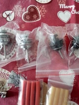 Guitar straps lock new.