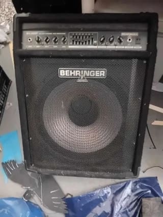 Ενισχυτής Μπάσου Behringer 300 Watt Com