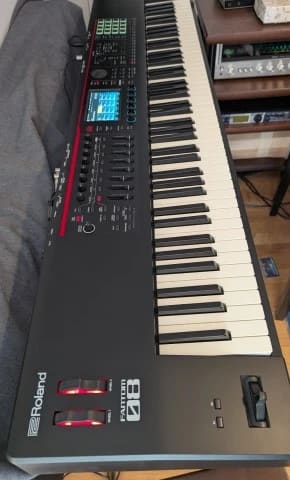 Roland Fantom-08 88-key synthesizer workstation