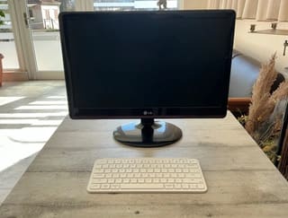 LG E2250V Monitor 22