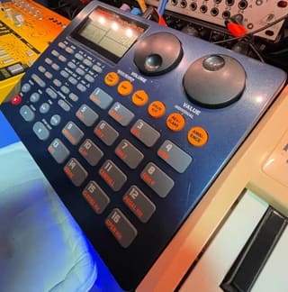 Boss DR-770