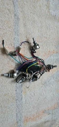 Harley Benton 3 band eq προενισχυτής για