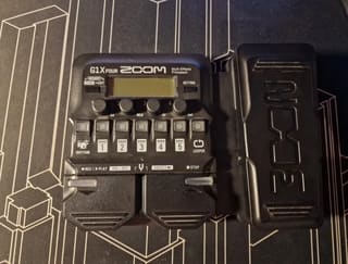 Zoom G1X FOUR multi-effects processor