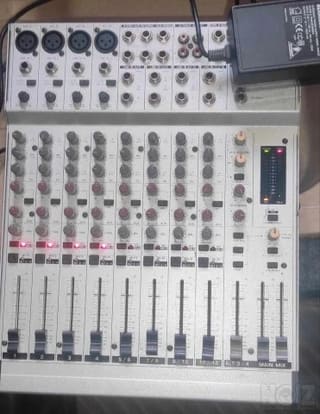ΚΟΝΣΟΛΑ behringer MX 1604A