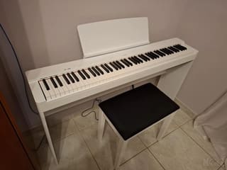 Yamaha p225 με βάση και σκαμπο