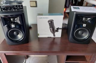 Ηχεία JBL και Κάρτα UR22