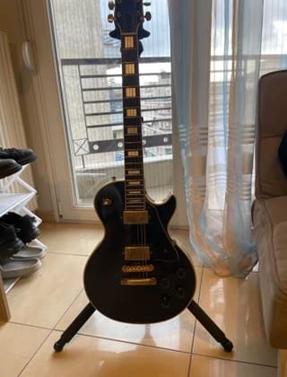 Black 70s les Paul guitar from Gallan