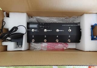 το BOSS ES-8 EFFECTS SWITCHING