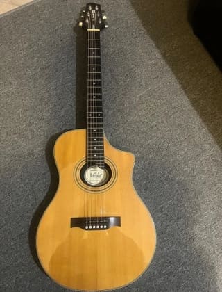 Line 6 Variax Acoustic 700