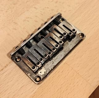 Stratocaster Hardtail Bridge + Standard Tuners Gunmetal