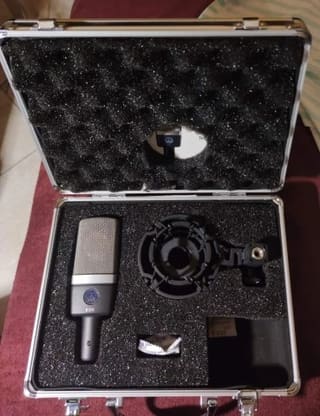 AKG C214