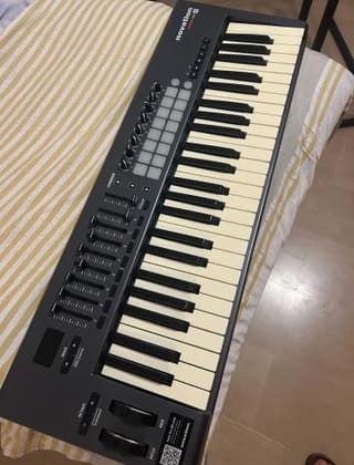 Novation Launchkey 49 midi keyboard/controller