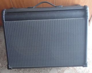 Καμπίνα κιθάρας Line 6 2x10''