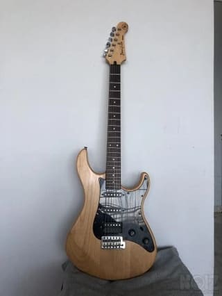 Yamaha Pacifica 112