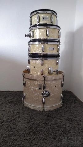 Electronic drums 5 piece.