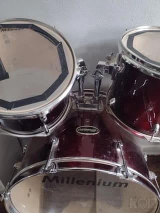 Drum kit (minus cymbals)