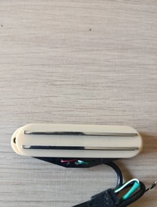 Hot rails pickup
