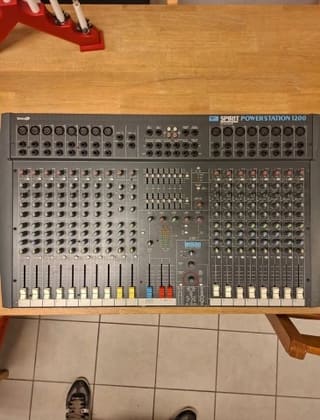 Αυτοενισχυόμενη κονσόλα Soundcraft spiri