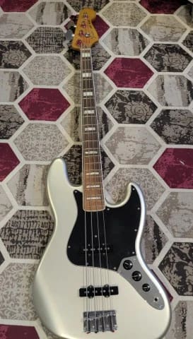 Fender Vintera 70s Jazz Bass