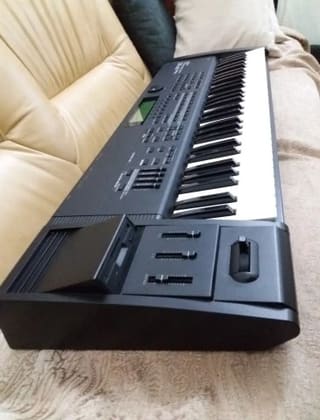 Roland XP-60.