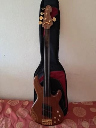 Sandberg Panther 5 fretless 35