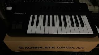 Native Instruments Komplete Kontrol A25