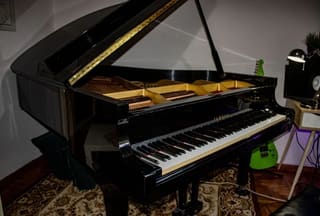 Yamaha G5 grand piano, glossy black