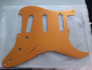 Squier CV 50's Strat Gold 8-hole anodized pickguard
