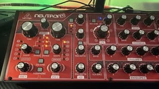 Αναλογικό συνθεσάιζερ Behringer NEUTRON