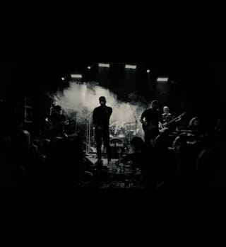 Οι κέρινες ζωές ψάχνουν Drummer