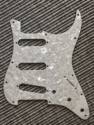 Stratocaster Pickguard SSS White Pearl