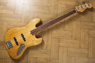 Jazz Bass by Paveza Guitars