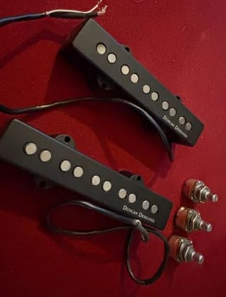 Duncan Designed 5 string & 3 Potentiometers 2V 1T