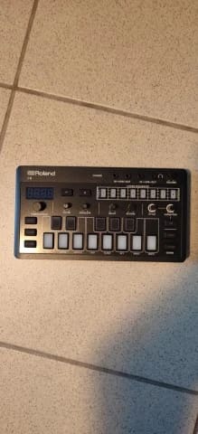 Roland AIRA Compact J-6 Chord Synth
