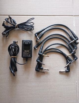 Τροφοδοτικό Mooer (9V-2A)+D'addario cables+daisy chain