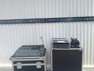 Behringer X32 console/ Behringer S32 Stagebox 