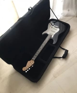 Harley Benton strat + hard case(με φερμουάρ )