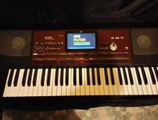 Korg PA 700