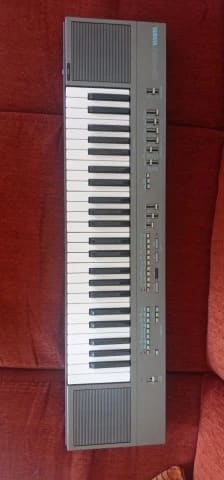 Yamaha PSR-40 