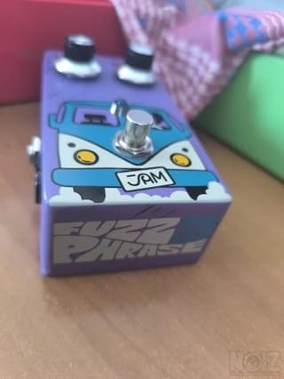 Fuzz pedal της JAM