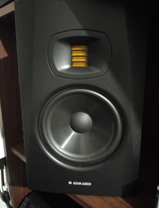 Studio monitors 