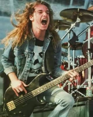 Ζητείται Μπασίστας για Thrash Μπάντα