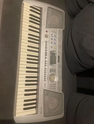YAMAHA PSR 290 με μπαταρίες και φορτιστή