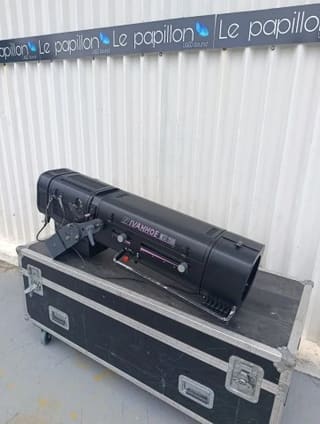 Robert Juliat Ivanhoe CAD900 Follow spot+Flight Case 