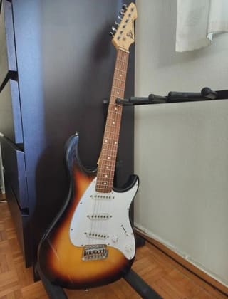 Peavey Raptor Plus SSS Sunburst