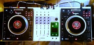 Numark V7 Motorized DJs Controller