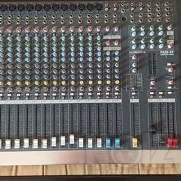 Αυτοενυσχιόμενη κονσόλα ήχου  1000w
