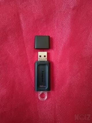 Kingston 32GB USB flash drive