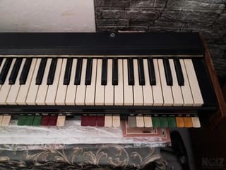 2 Roland sh 2000