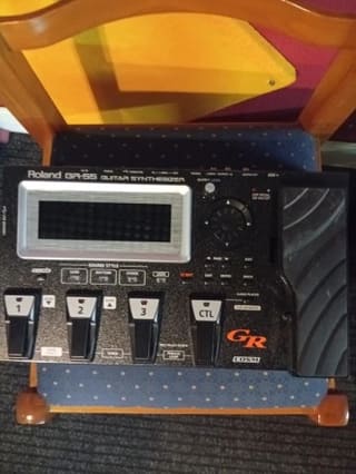 ROLAND GR 55 QUITAR SYNTHESIZER